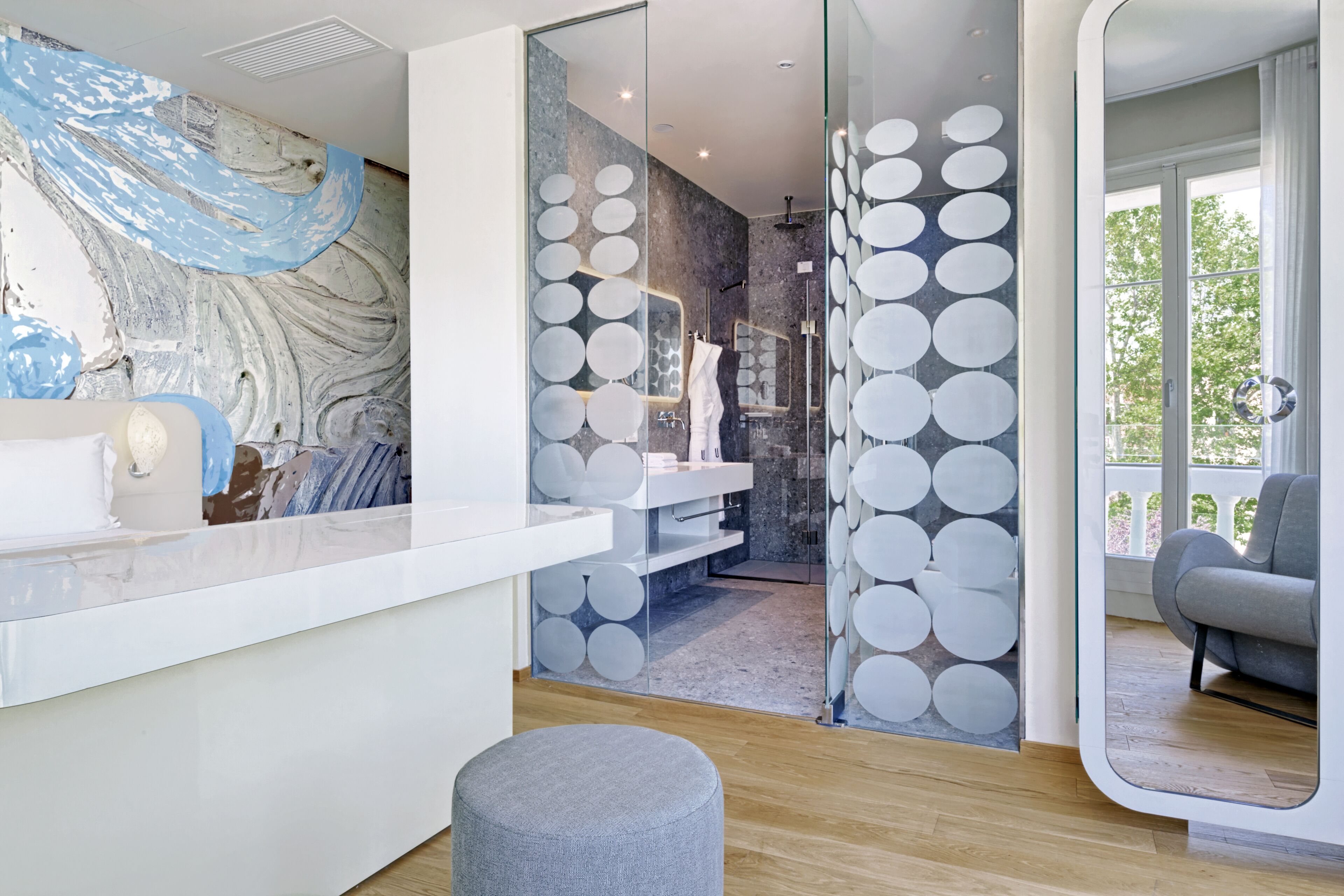 1 bedroom, down duvets, minibar, in-room safe