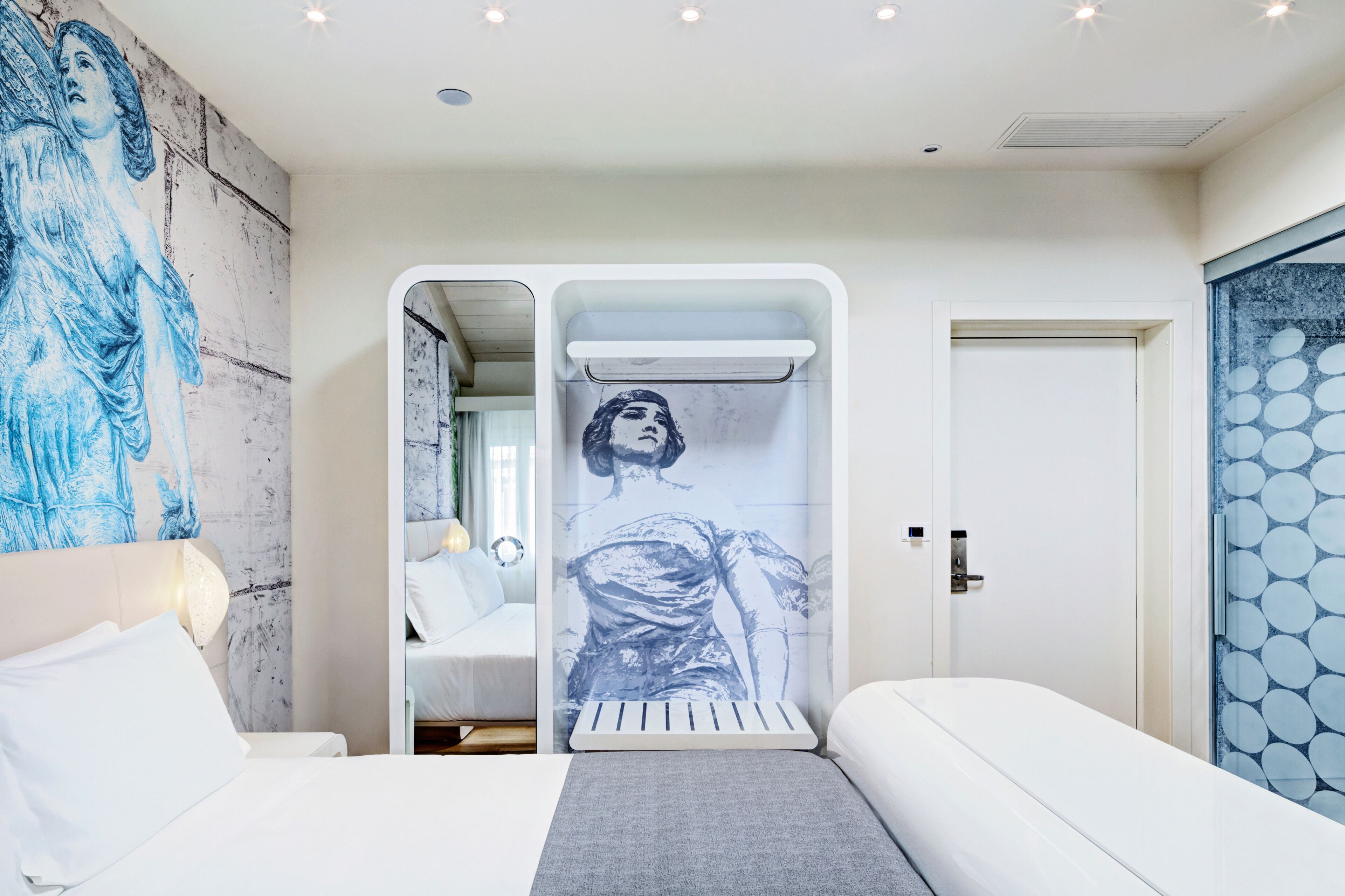 1 bedroom, down comforters, minibar, in-room safe
