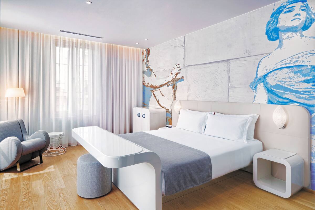 1 bedroom, down duvets, minibar, in-room safe