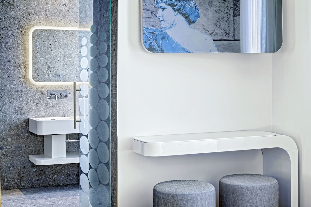 Ausonia Hungaria by null