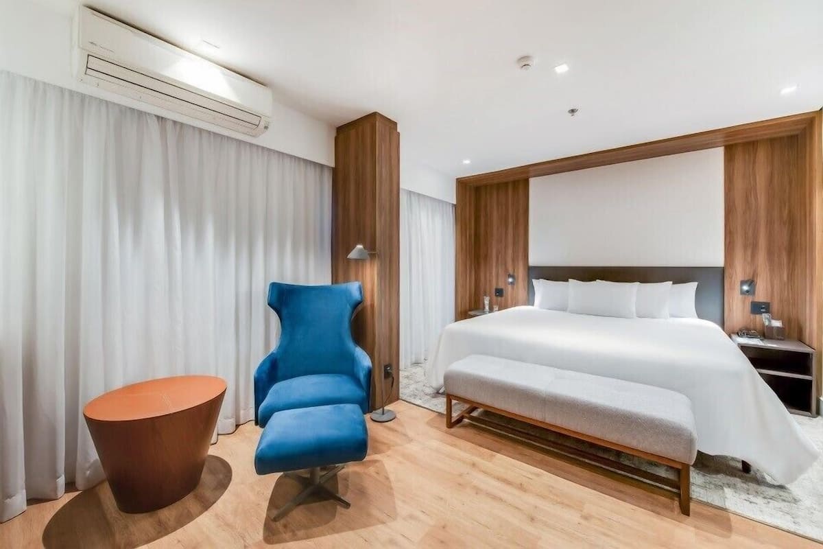 Family Junior Suite | Minibar, két bảo mật tại phòng, bàn 