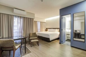 Minibar, caixa forta a l'habitació i decoració individual 
