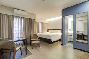 Minibar, coffres-forts dans les chambres, décoration personnalisée