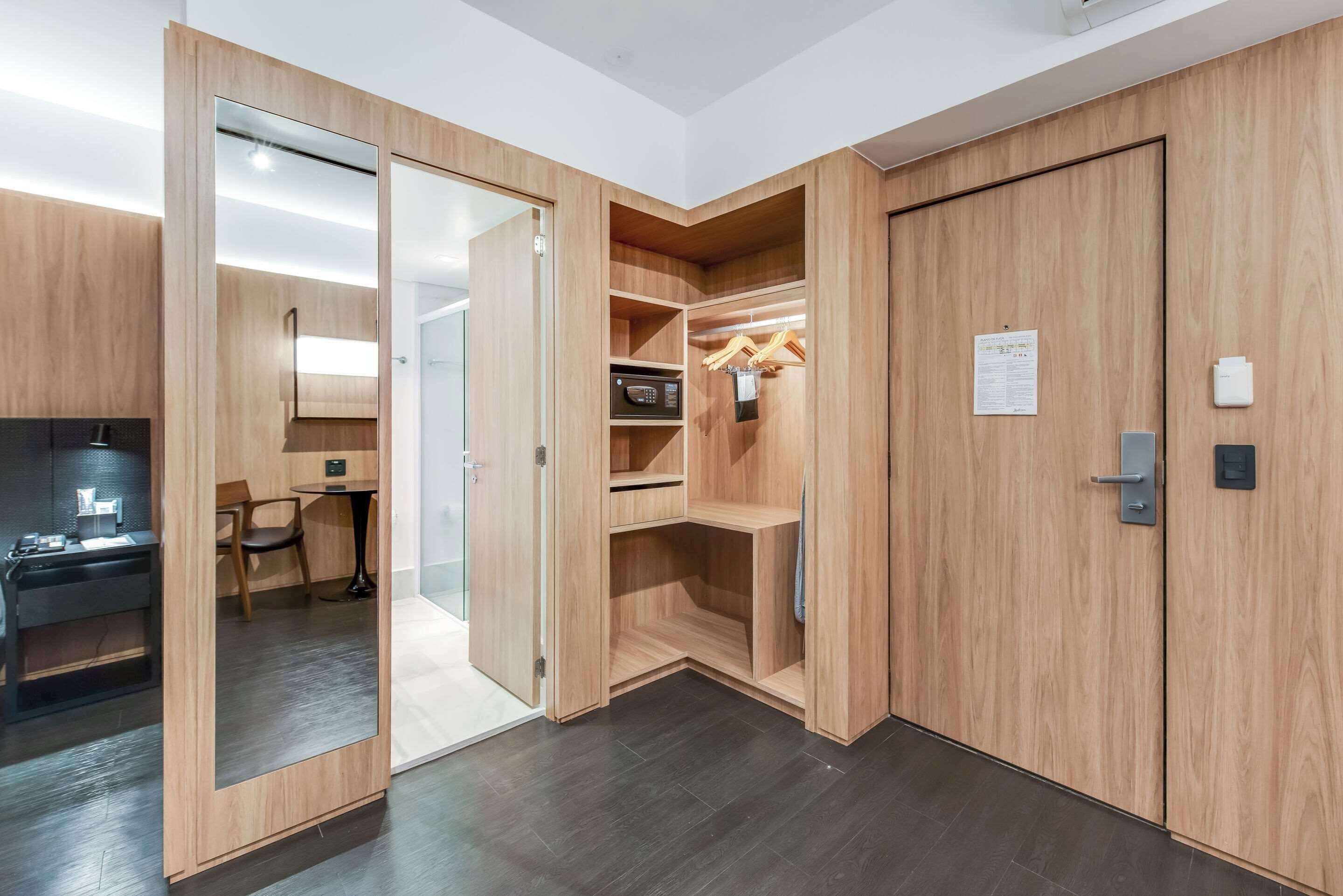 minibar, in-room safe, individually decorated, individually furnished