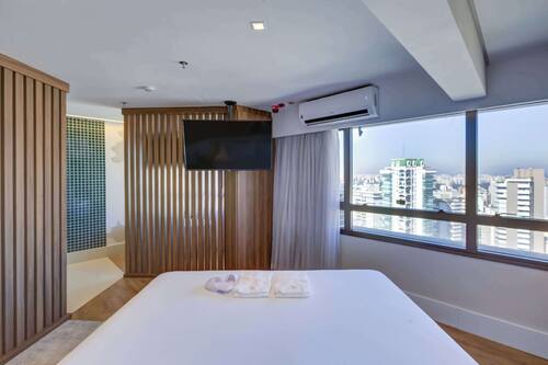 Minibar, coffres-forts dans les chambres, décoration personnalisée