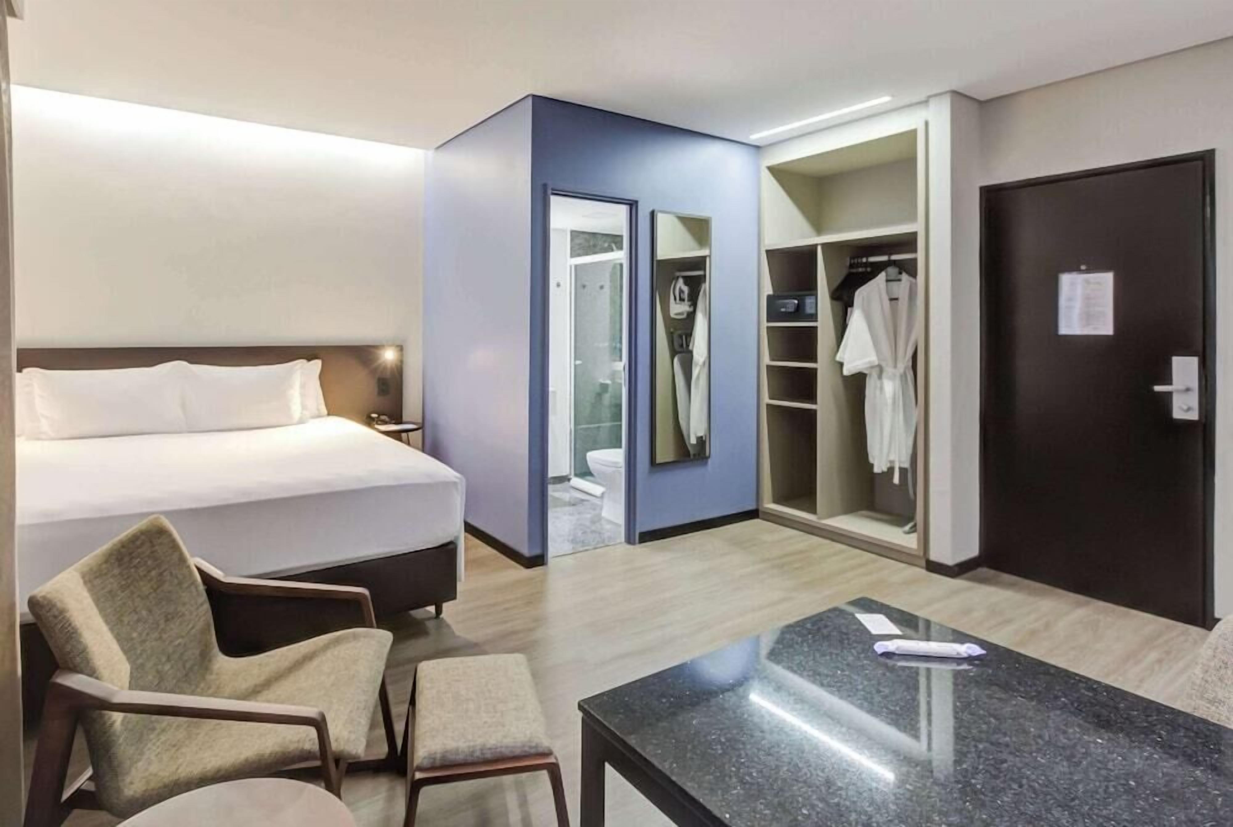 Minibar, in-room safe, individually decorated, individually furnished