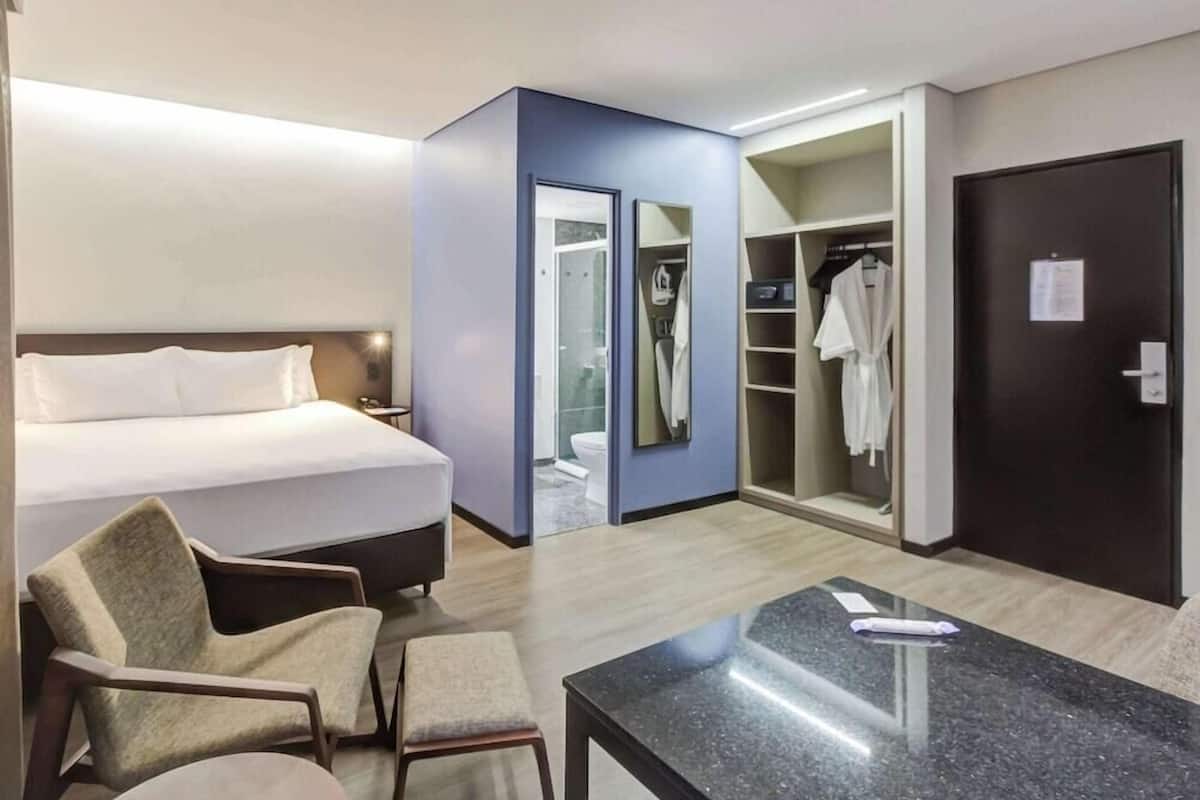 Minibar, in-room safe, individually decorated, individually furnished
