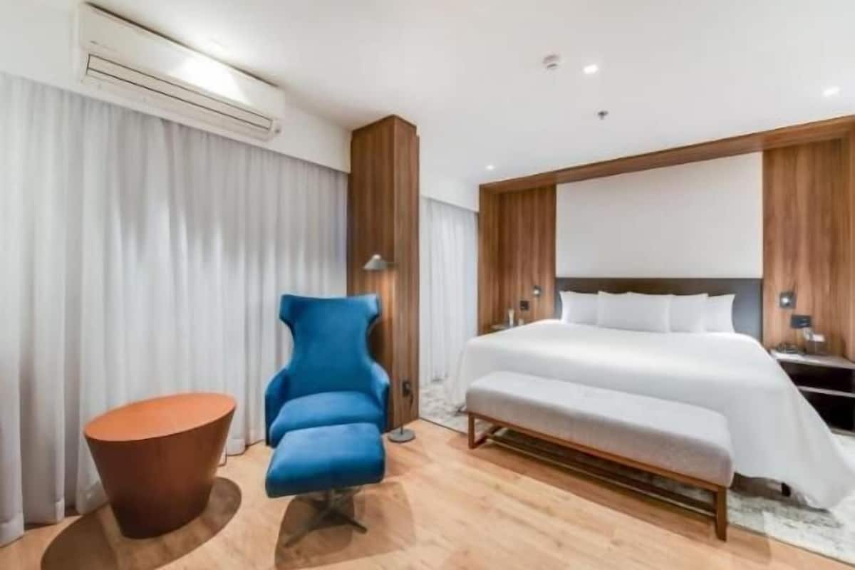 Minibar, in-room safe, individually decorated, individually furnished