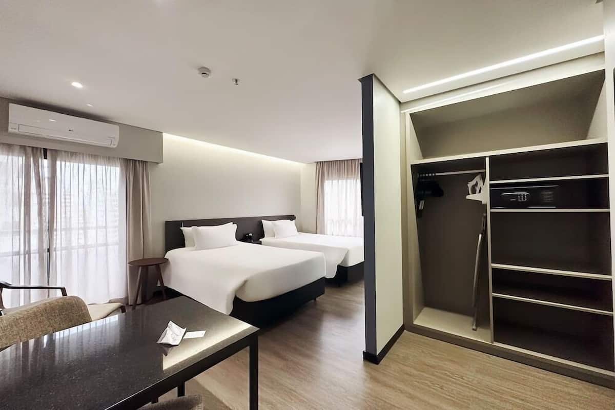 Minibar, in-room safe, individually decorated, individually furnished