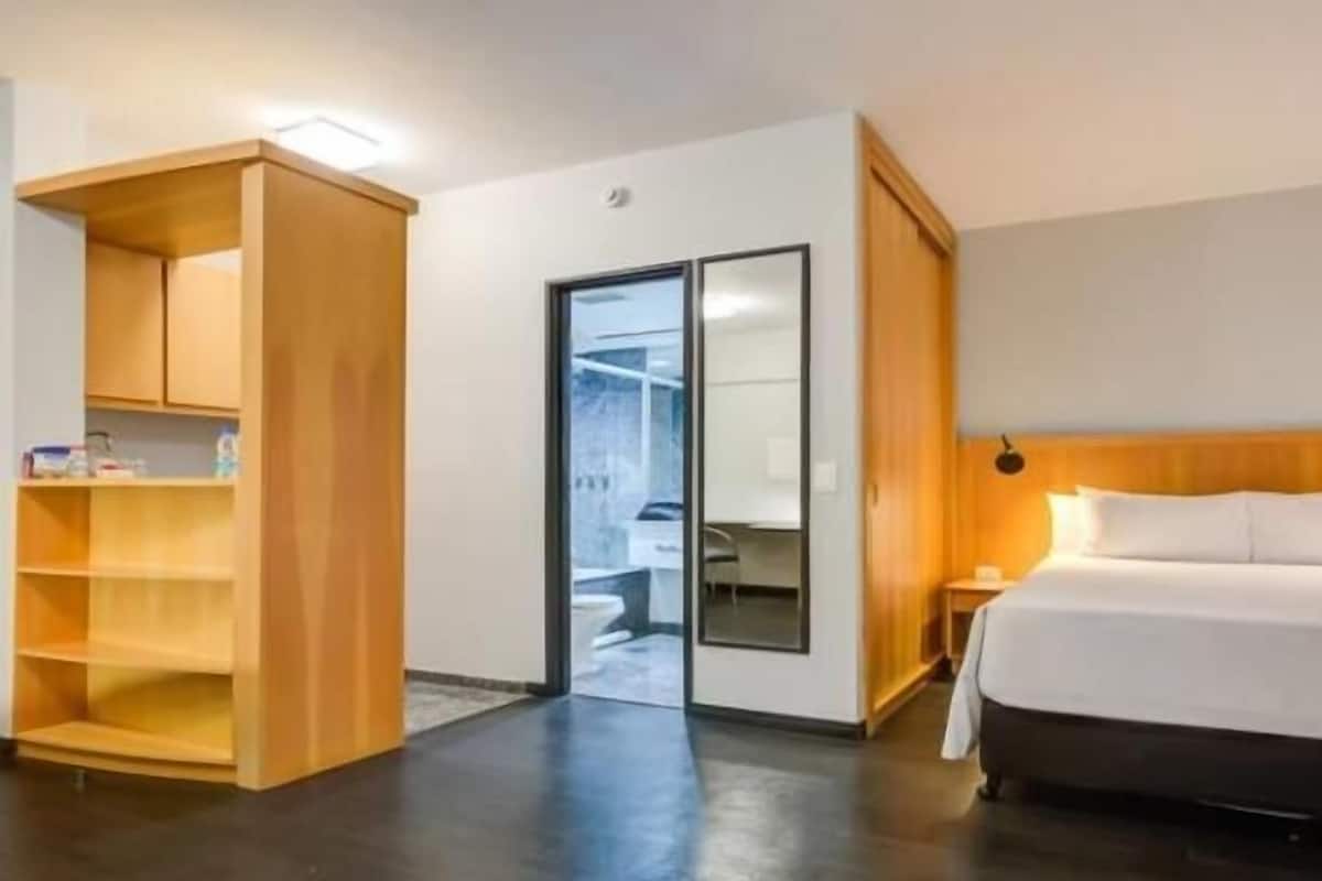 Minibar, in-room safe, individually decorated, individually furnished