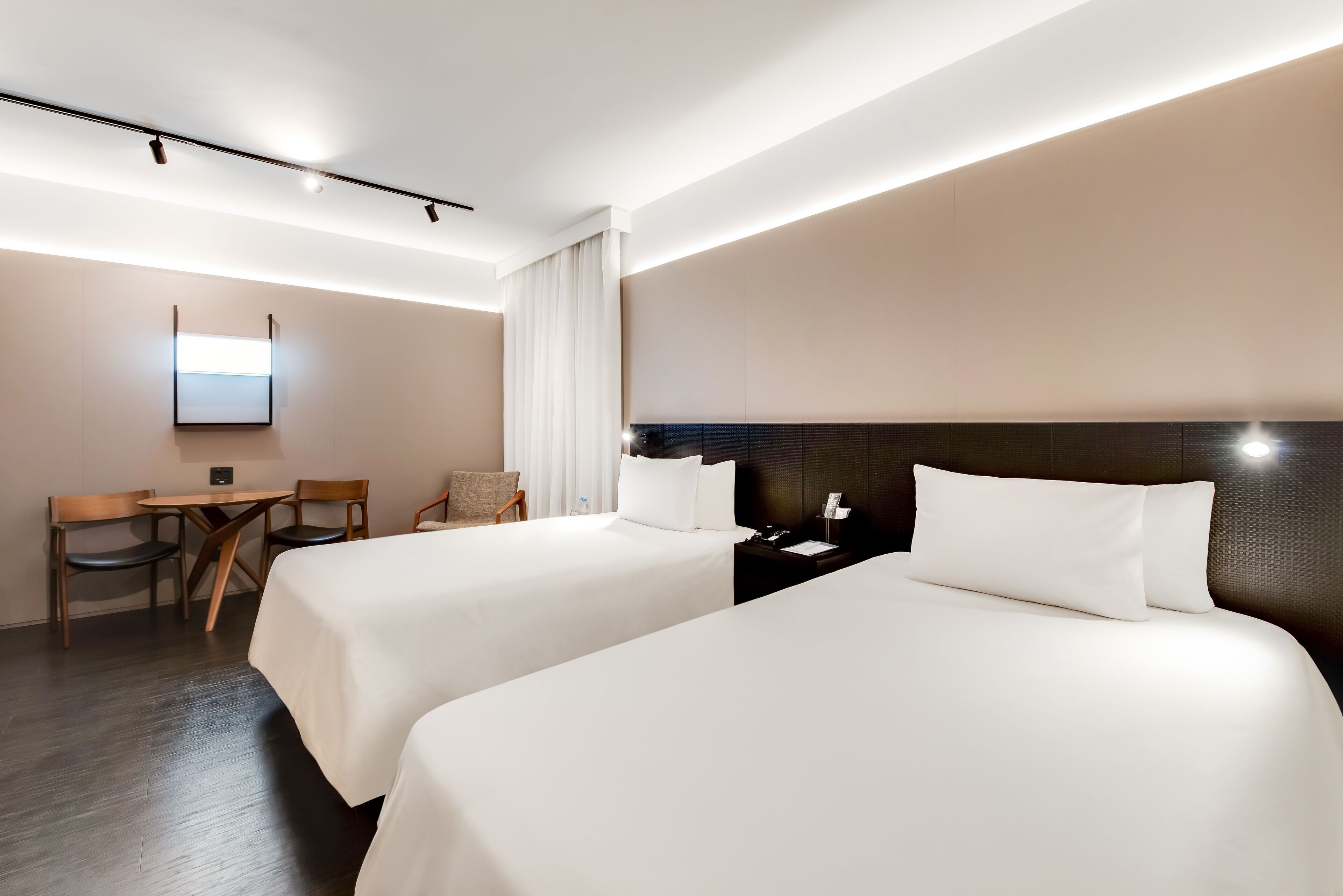 Minibar, in-room safe, individually decorated, individually furnished