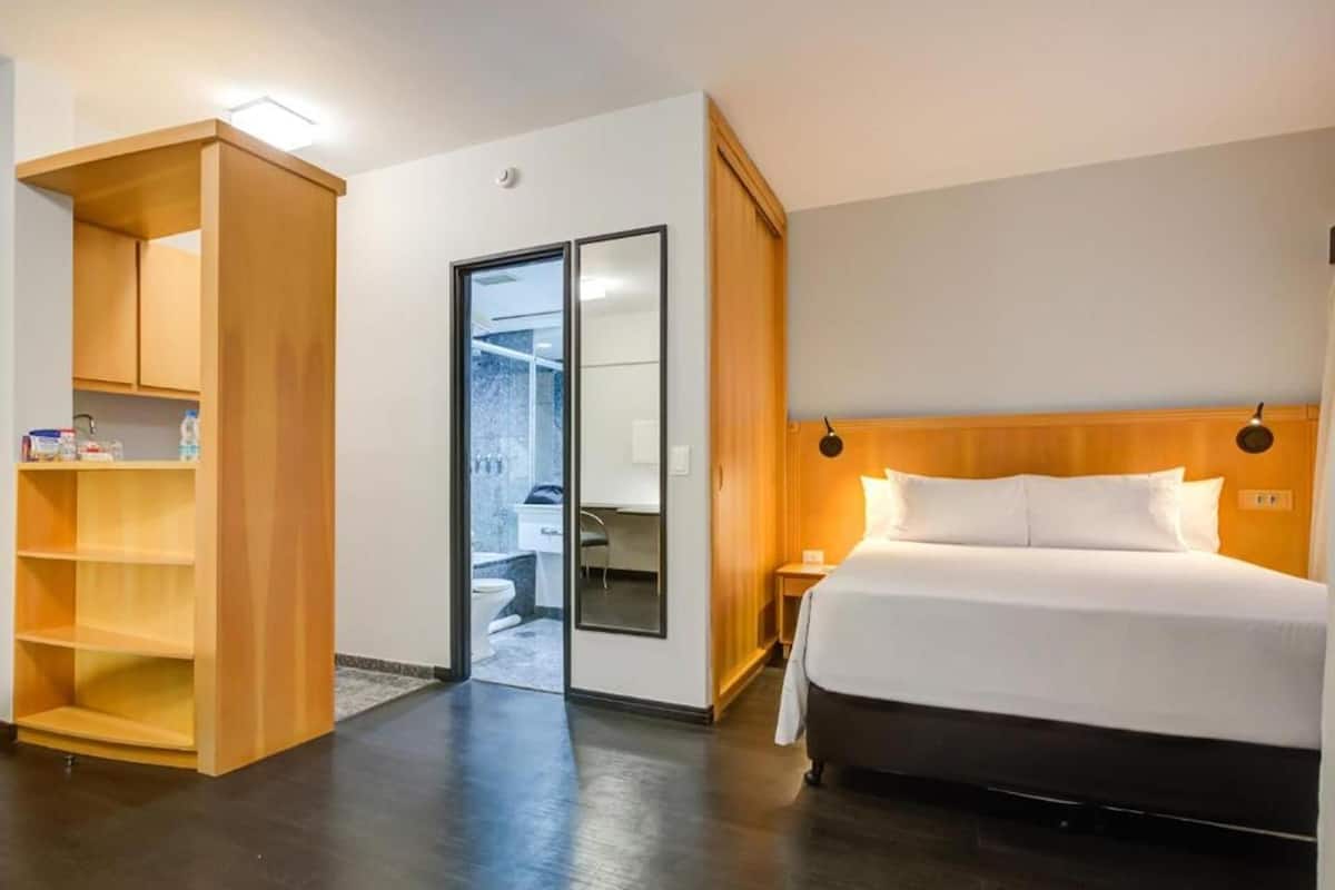 Minibar, in-room safe, individually decorated, individually furnished