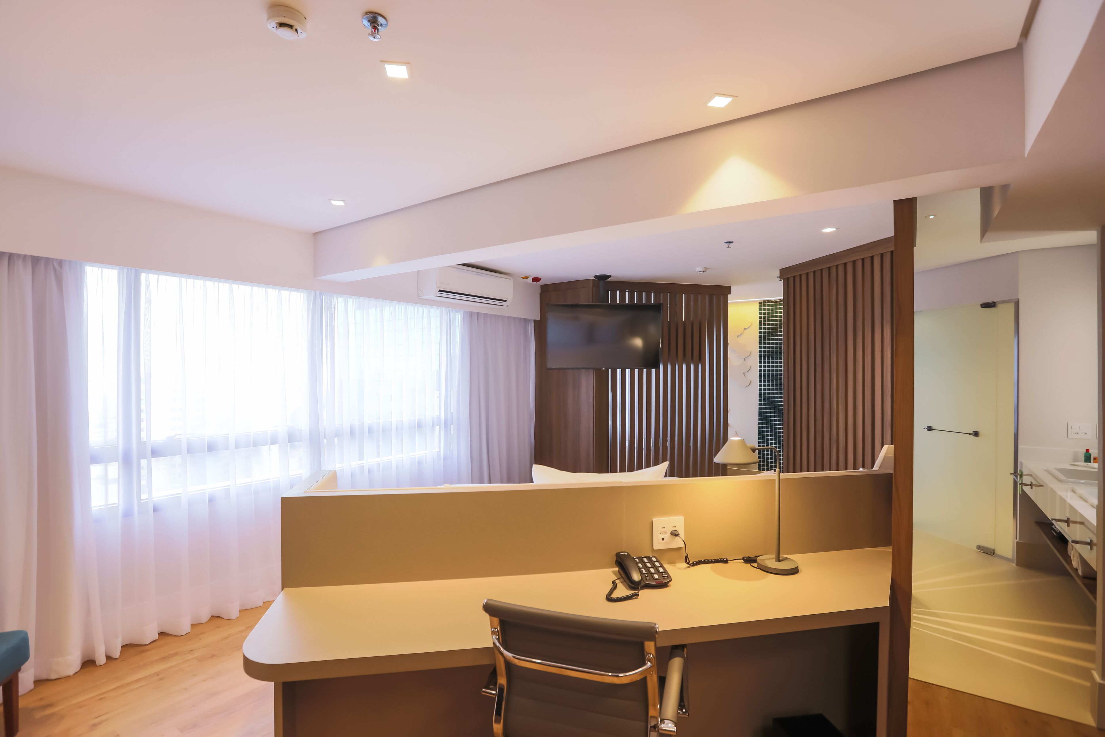 suite premium king | minibar, in-room safe, individually decorated, individually furnished