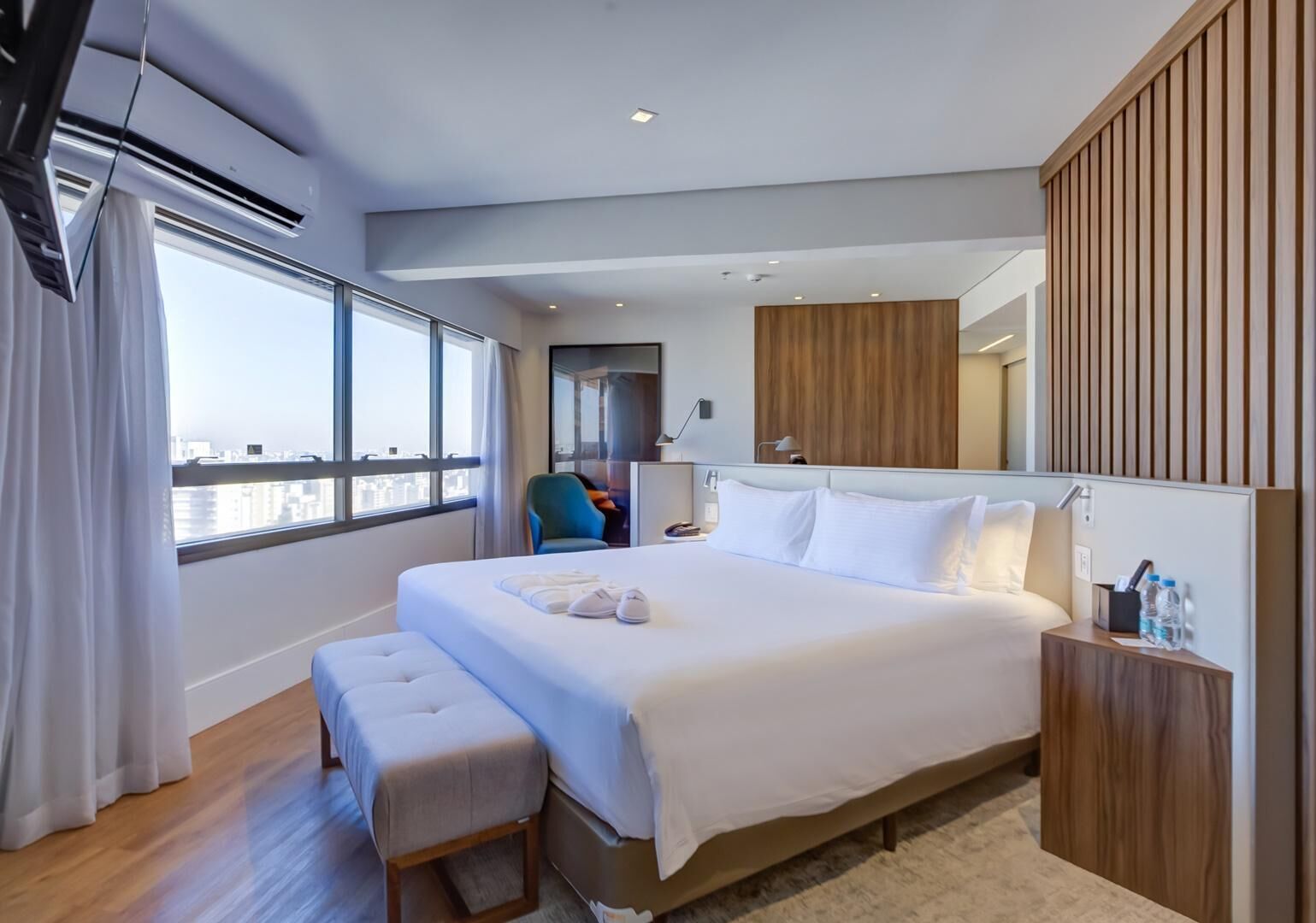 Minibar, in-room safe, individually decorated, individually furnished