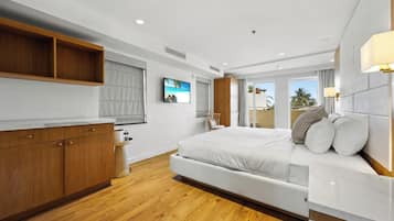 Standaard kamer, balkon, uitzicht op oceaan | Luxe beddengoed, een kluis op de kamer, een bureau