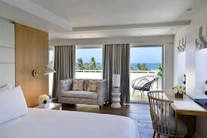 Habitación estándar, balcón, vista al océano | Ropa de cama de alta calidad y caja de seguridad en la habitación