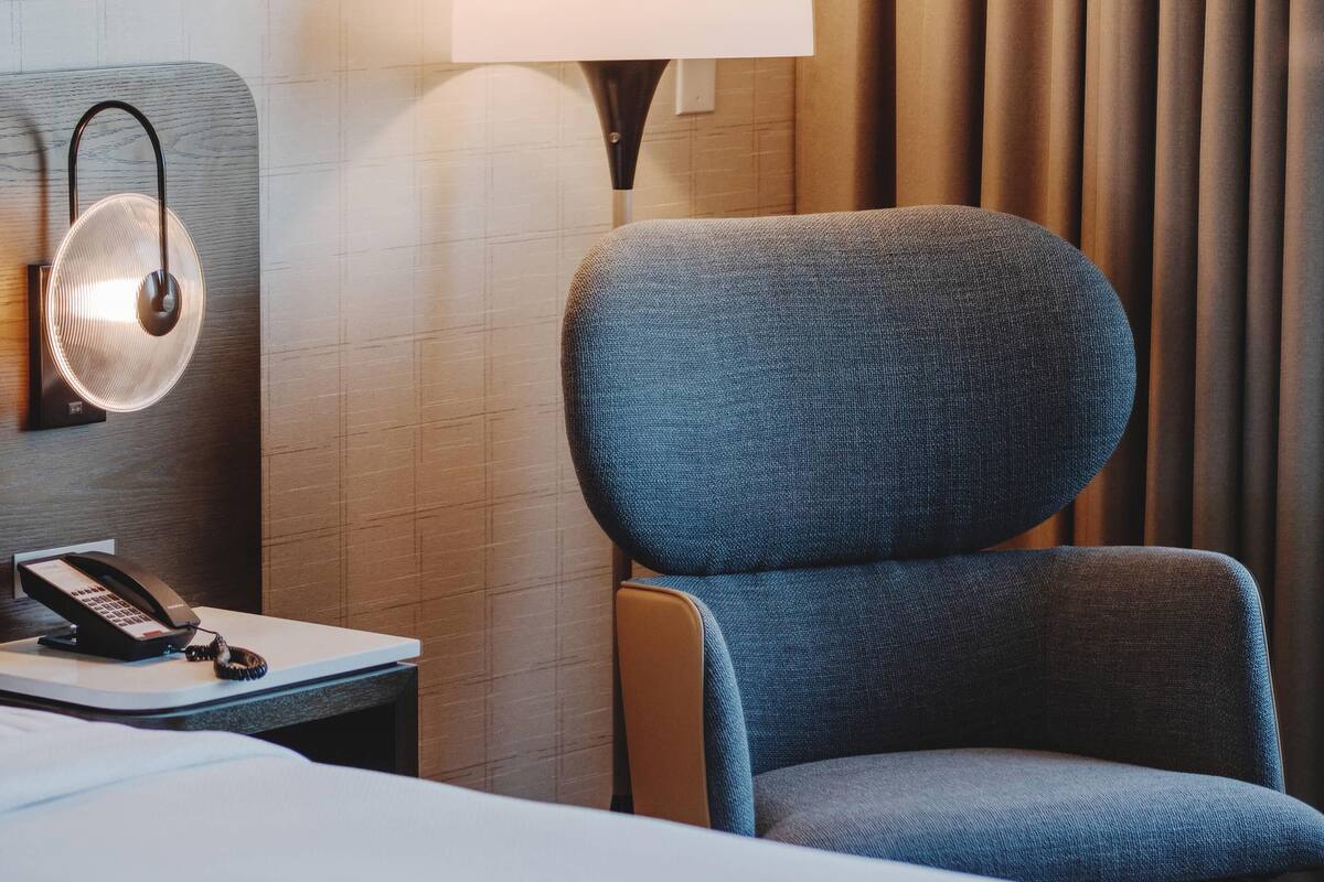 Room, 1 King Bed, Non Smoking | Premium bedding, memory foam beds, in-room safe, desk