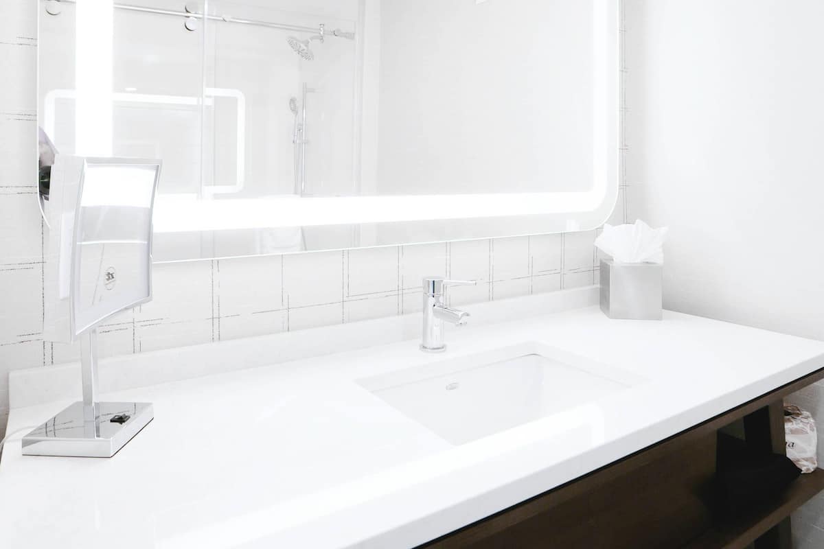 Chambre, 1 très grand lit, non-fumeur | Bureau, rideaux d’obscurcissement, fer et planche à repasser