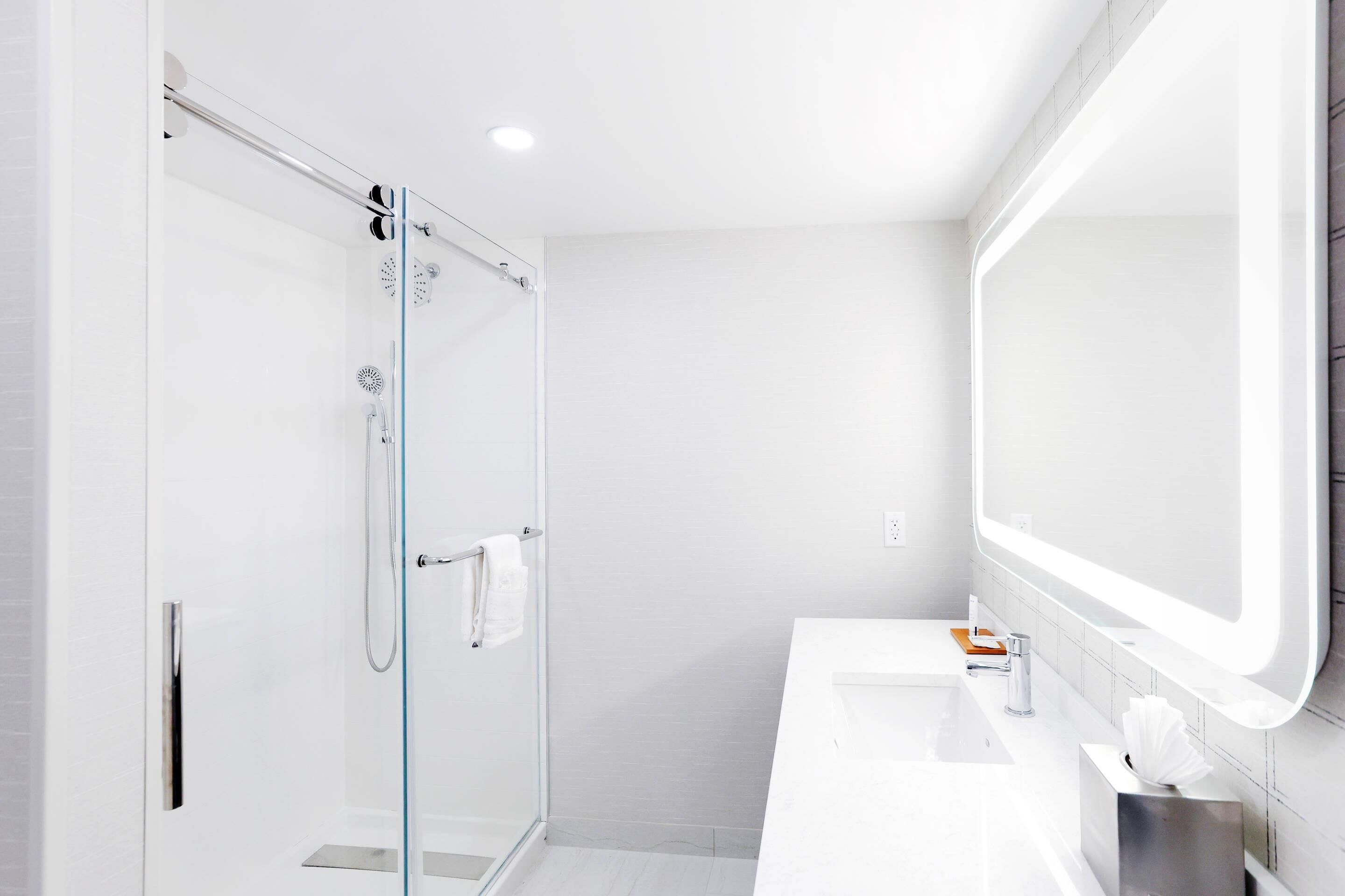 Suite, 1 King Bed, Non Smoking | Desk, blackout drapes, iron/ironing board, free WiFi