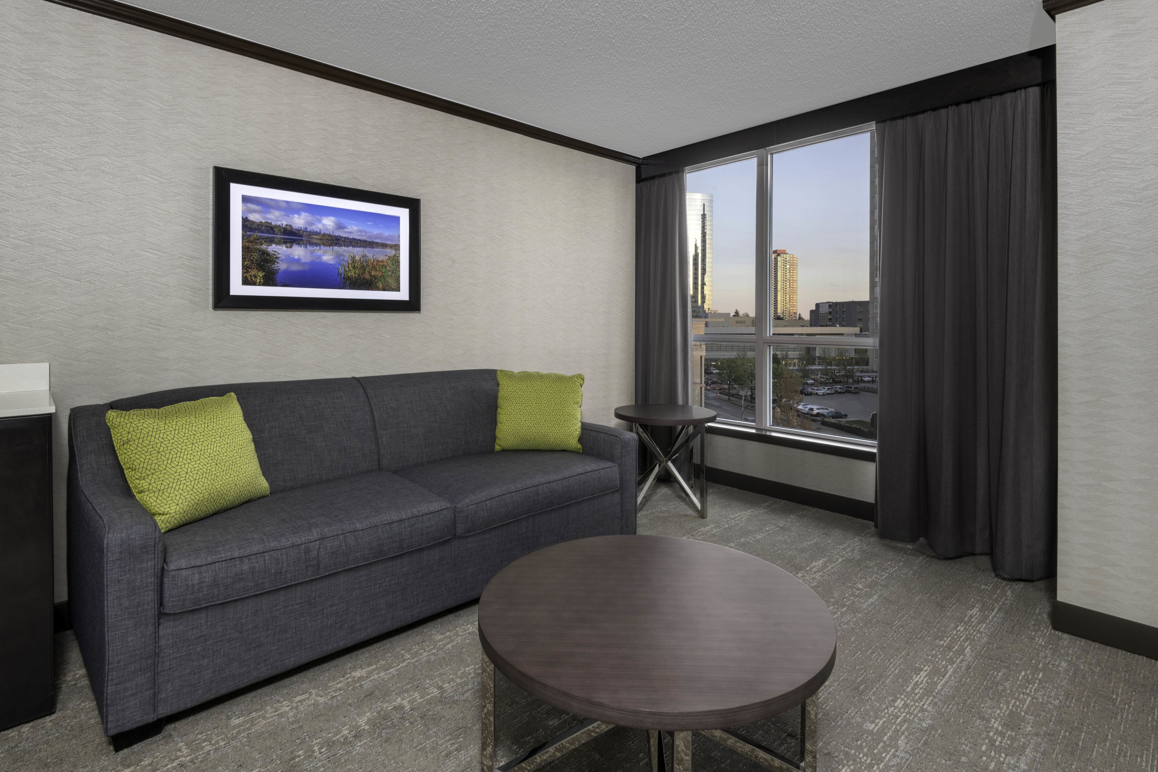 Studio Suite, 1 King Bed | Hypo-allergenic bedding, down duvets, in-room safe, desk