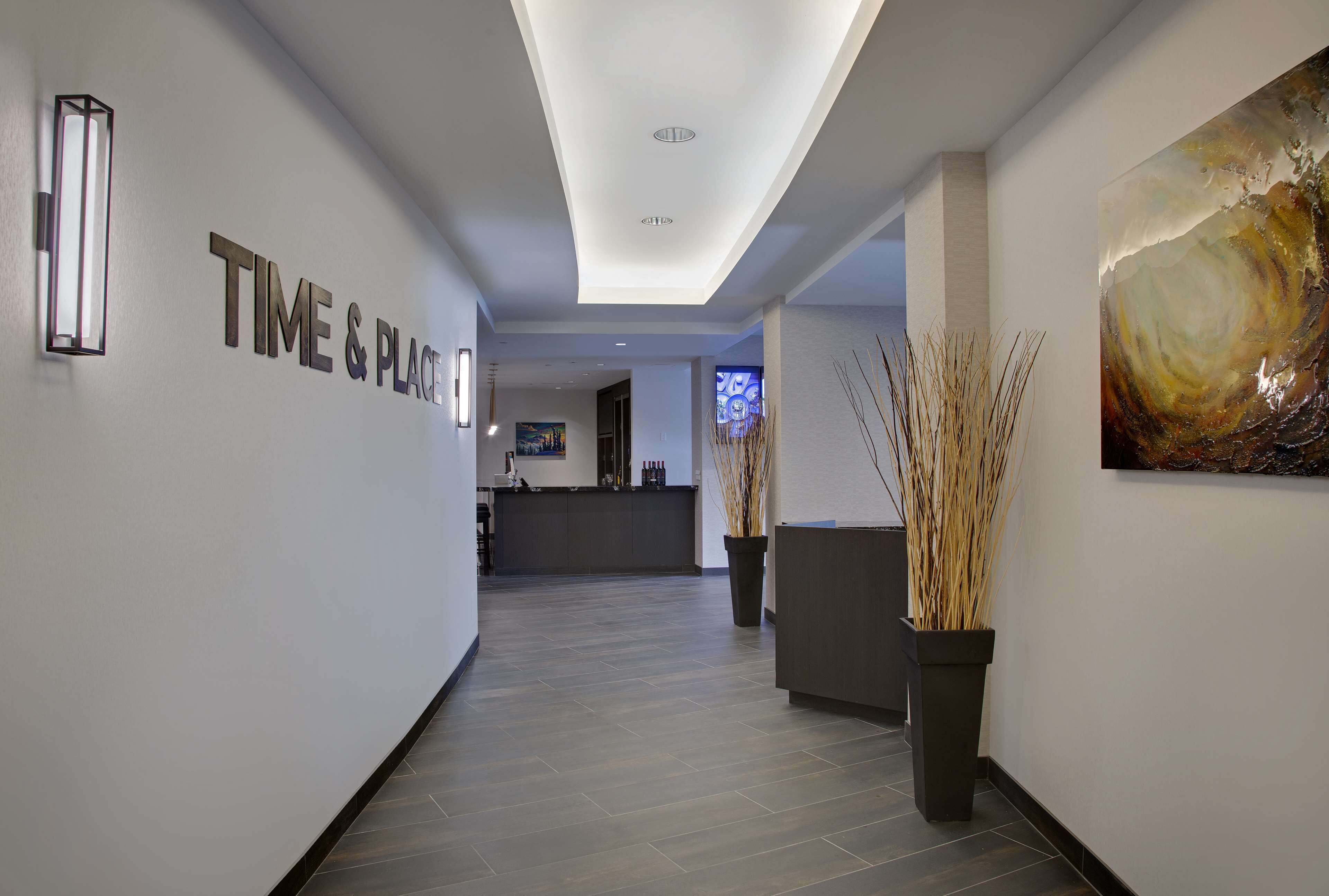 breakfast, lunch, dinner served; american cuisine