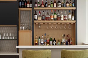 Bar (on property) - Hilton Garden Inn Cleveland Airport (Cleveland)