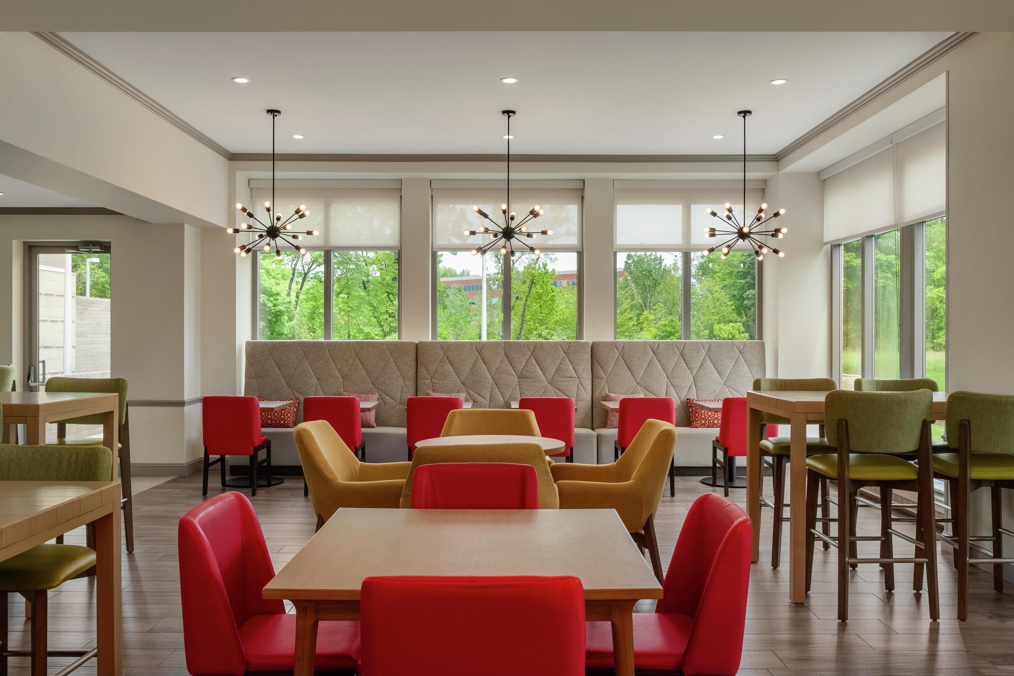 breakfast and dinner served, american cuisine