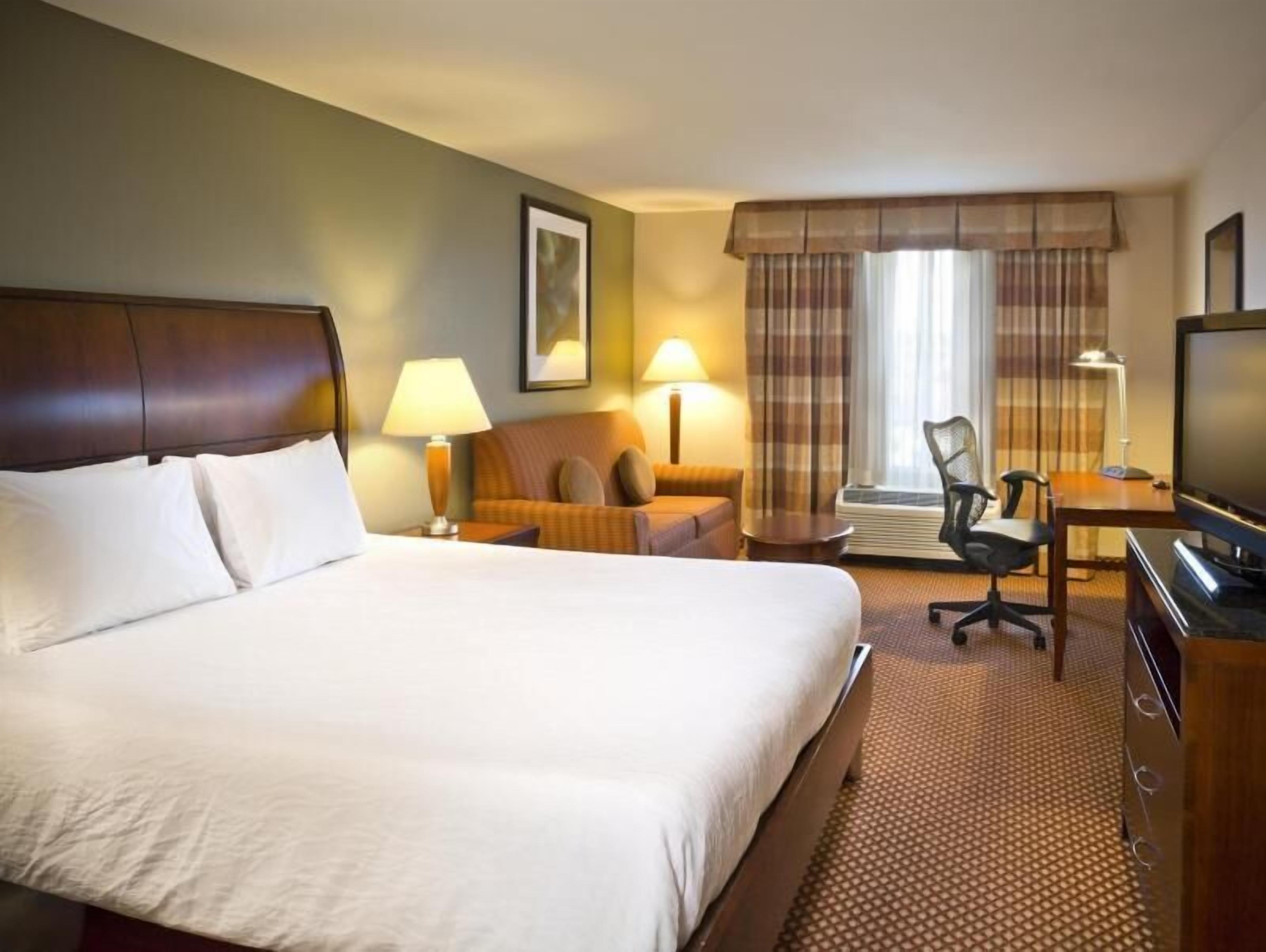 Premium bedding, iron/ironing board, free cribs/infant beds