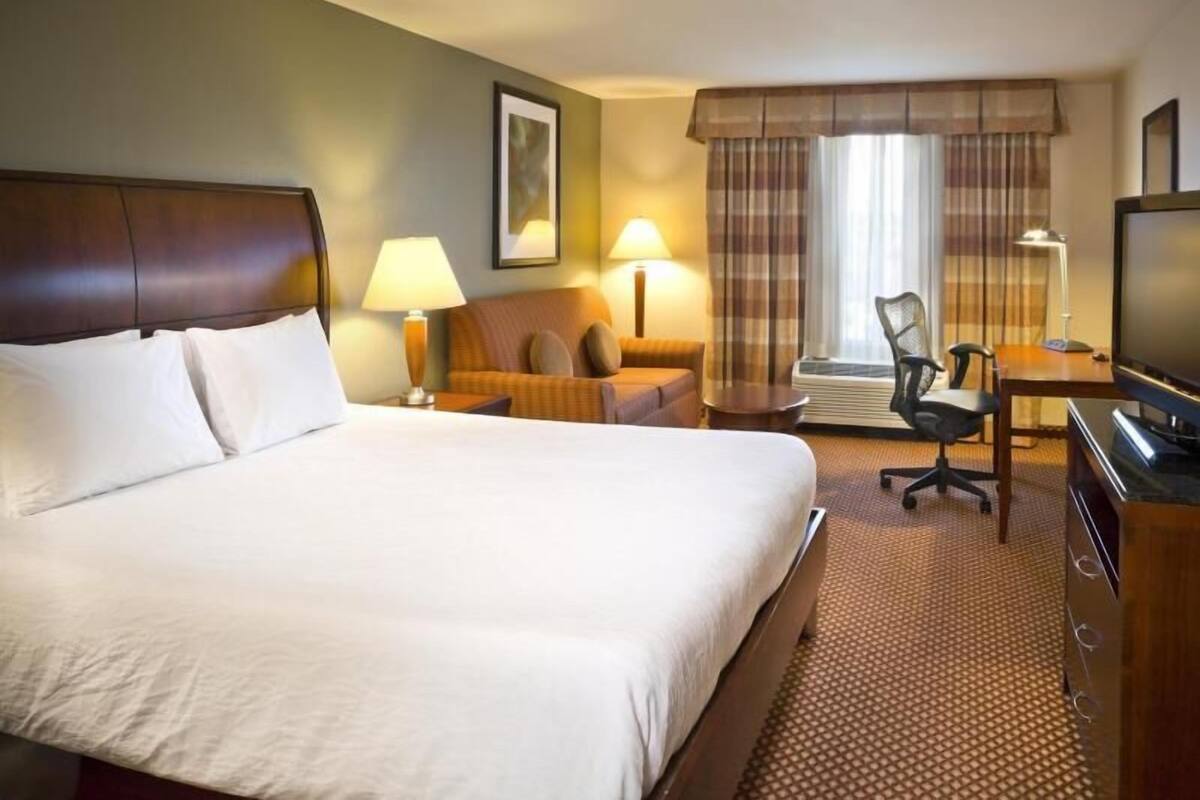 Premium bedding, iron/ironing board, free cribs/infant beds