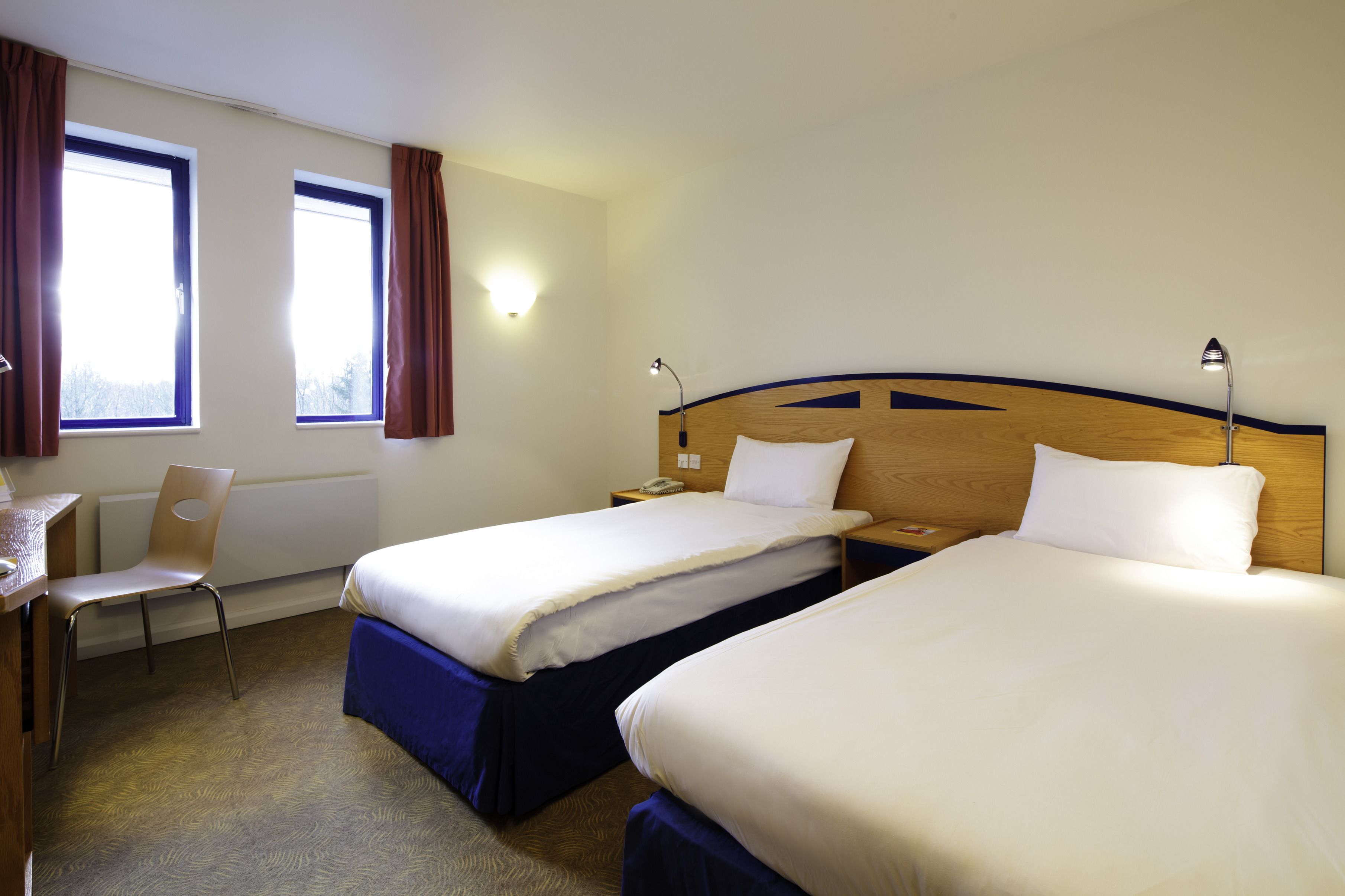 twin room, 2 single beds | 1 bedroom, desk, free wifi, bed sheets