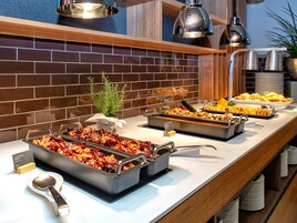 每日供应自助式早餐（需付费）