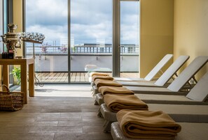 Sauna, steam room