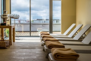 Sauna, steam room