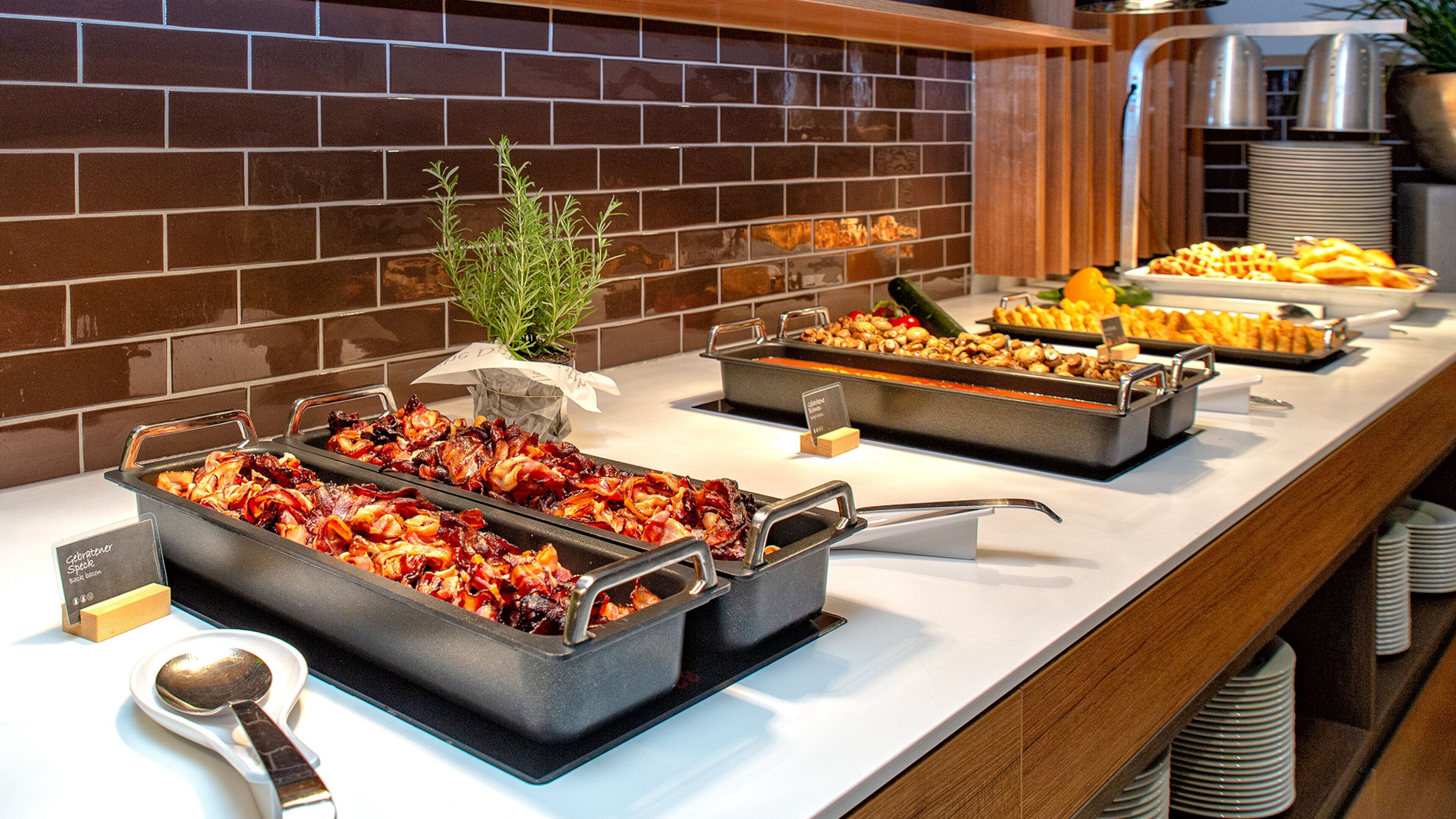 daily buffet breakfast for a fee