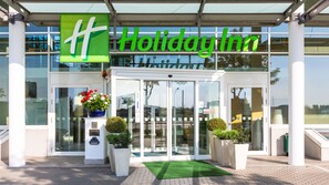 Property entrance - Holiday Inn Berlin Airport - Conference Centre by IHG (Schoenefeld)