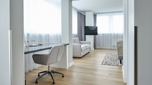 Suite, 1 King Bed | Desk, blackout curtains, soundproofing, iron/ironing board