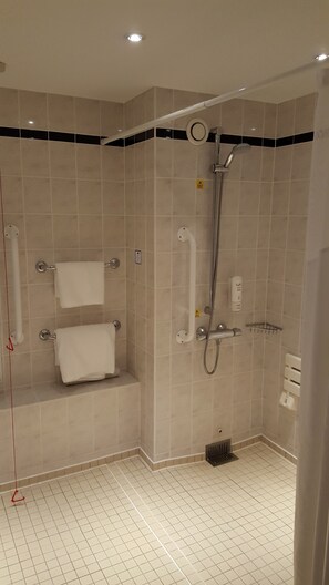 Bathroom - Holiday Inn Express Birmingham - Castle Bromwich by IHG (Birmingham)