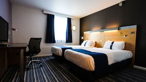 A hotel room with a large bed, a desk, and a chair. - Holiday Inn Express Birmingham - Castle Bromwich by IHG (Birmingham)