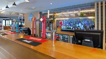 Bar (trong khuôn viên)