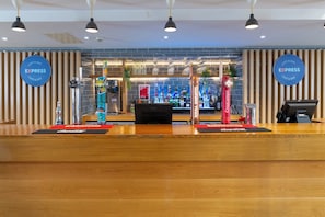 Bar (on property) - Holiday Inn Express Birmingham Airport NEC by IHG (Birmingham)