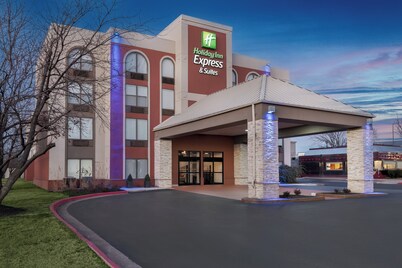 Holiday Inn Express Hotel & Suites Bentonville by IHG