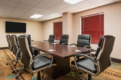 Holiday Inn Express Hotel & Suites Bentonville by IHG