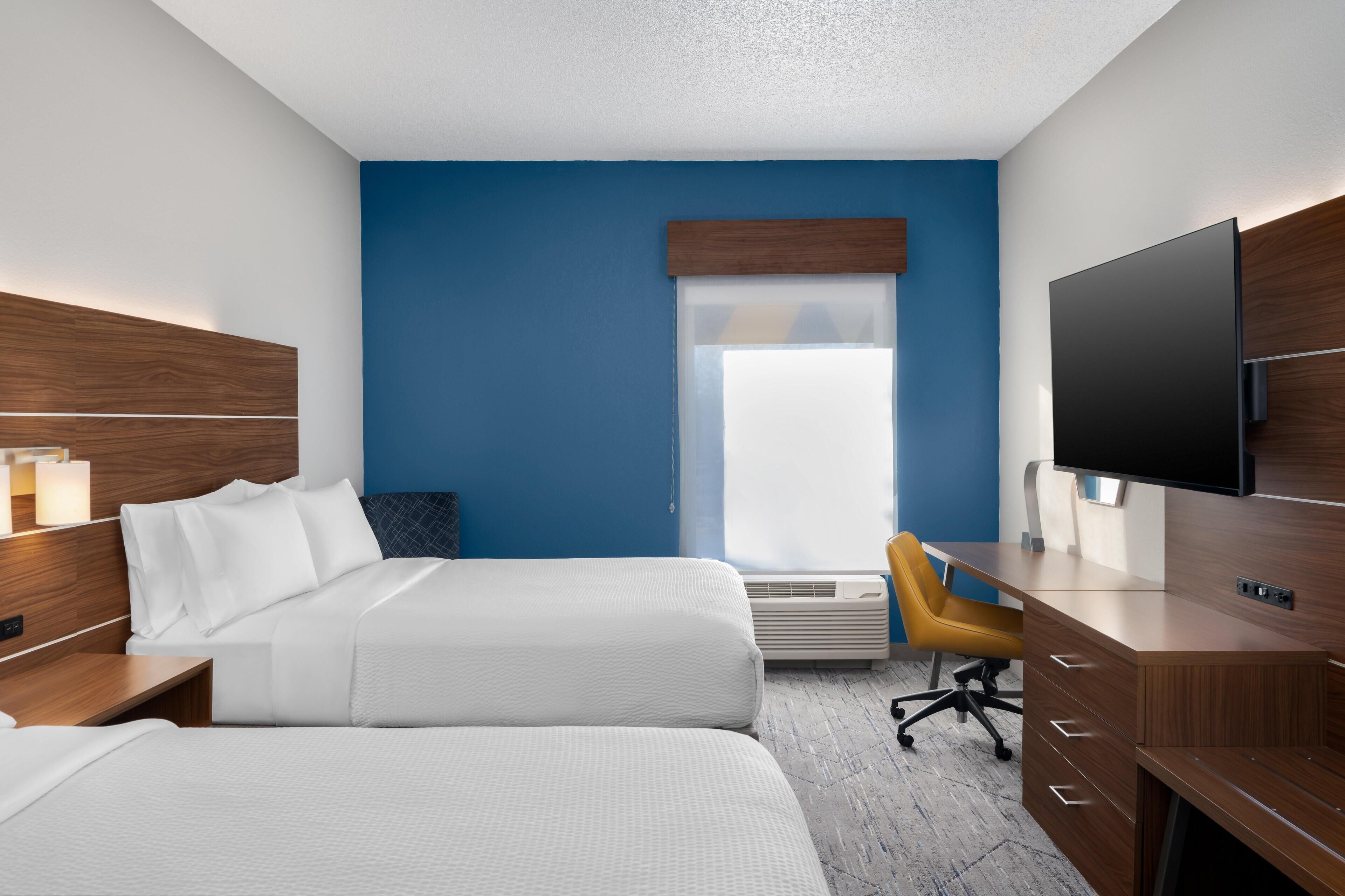 Premium bedding, in-room safe, desk, laptop workspace