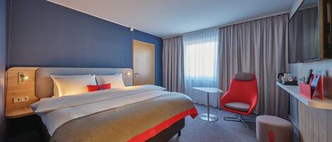Standard Room, 1 Queen Bed, Accessible (Wheelchair) | Hypo-allergenic bedding, desk, blackout drapes, soundproofing