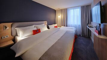 Standard Room, 1 Queen Bed with Sofa bed | Hypo-allergenic bedding available, desk, blackout drapes, soundproofing