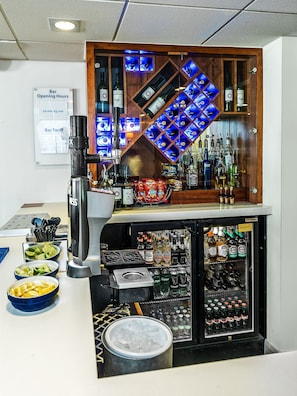 Déjeuner, dîner et souper servis sur place