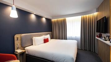 Tallelokero huoneessa, työpöytä, ilmainen Wi-Fi, vuodevaatteet