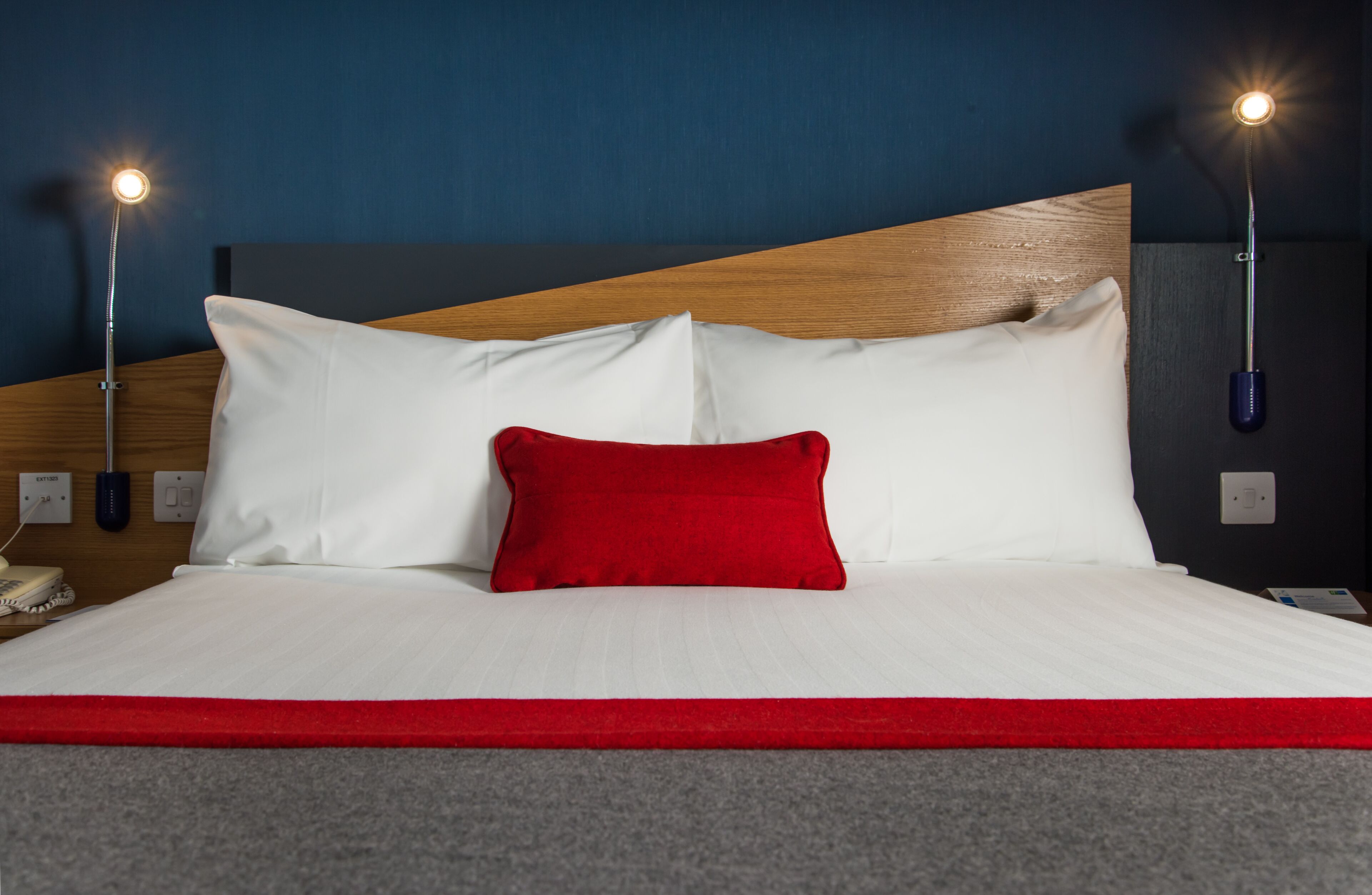 standard room, 1 double bed | 1 bedroom, in-room safe, desk, laptop workspace