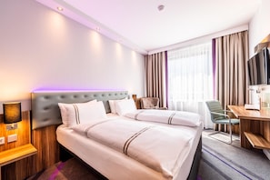 Standard-Doppelzimmer | Zimmersafe, Verdunkelungsvorhänge, schallisolierte Zimmer