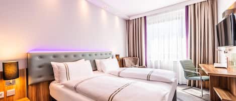 Standard dubbelrum | VÀrdeförvaringsskÄp pÄ rummet, mörklÀggningsgardiner och ljudisolering